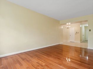 140-18 Burden Cres APT 604, Queens, NY 11435
