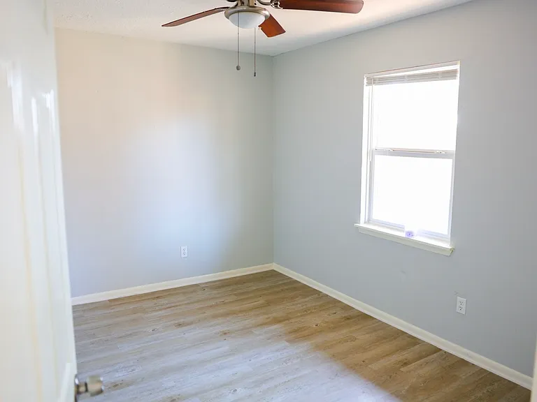 909 Yorkshire St #7 — Photo 8