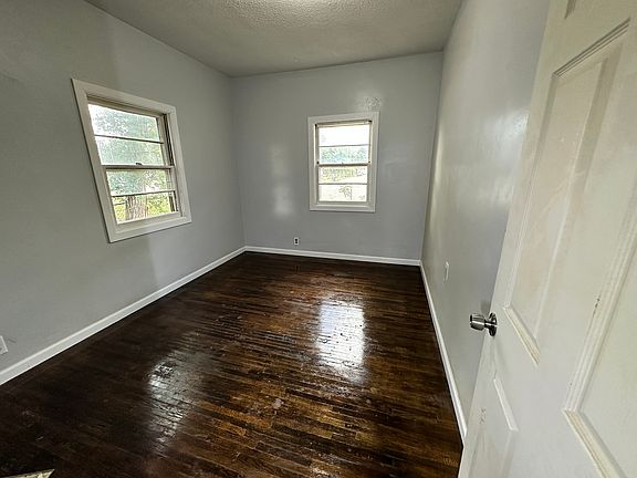 5th image of 523 E 3rd Ave