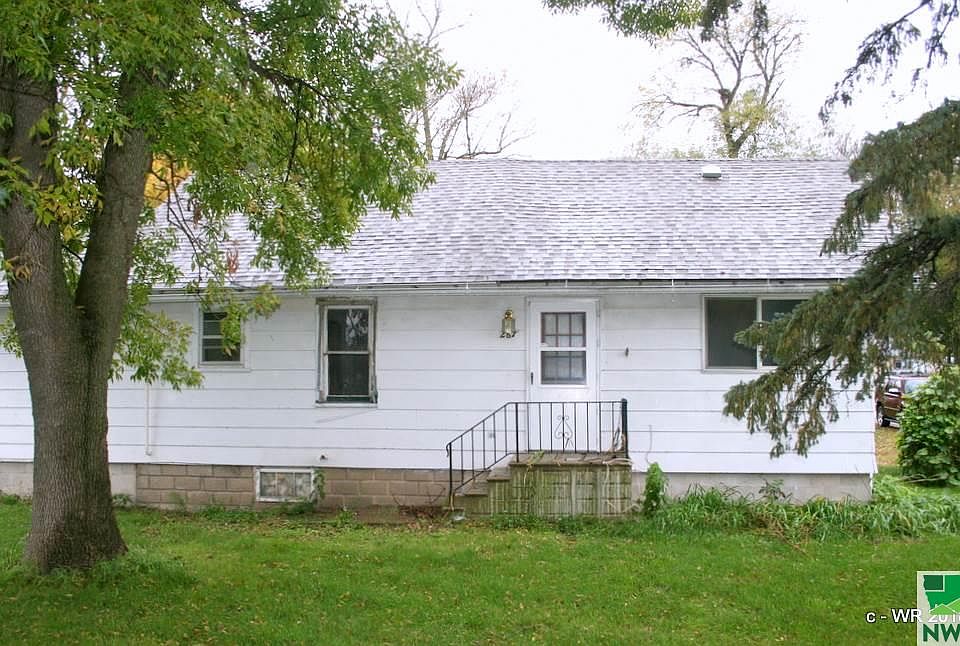 1st image of 267 E Walnut St