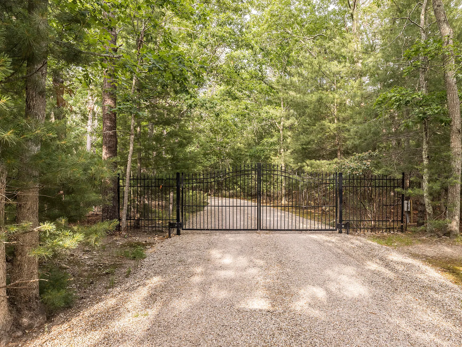 Gated private oasis with tennis close to East Hampton Village — Photo 2