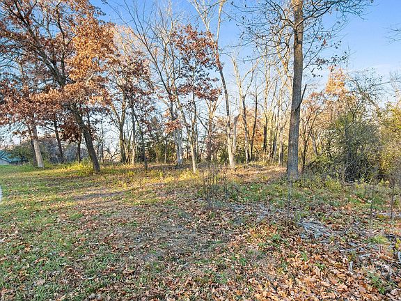 3rd image of 3732 Graves Dr