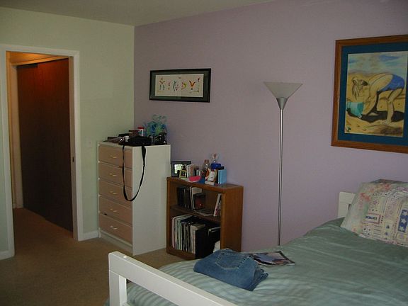 Master Bedroom w/ walk-in closet and bathroom