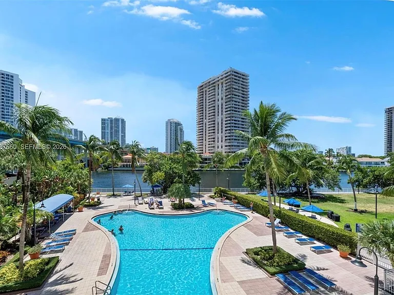 19390 Collins Ave #1623 — Photo 2