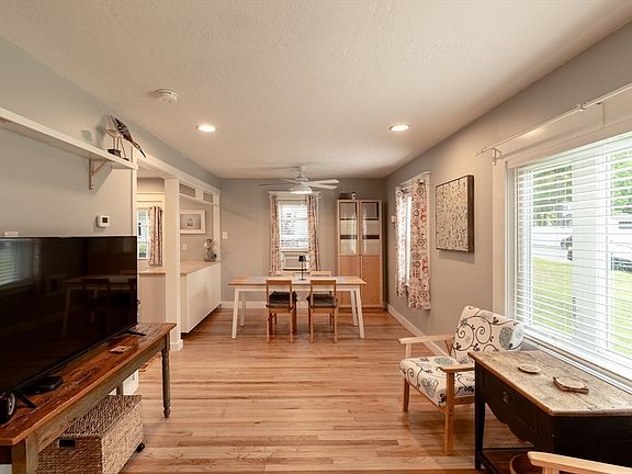 3rd image of 4 Glenwood Ave