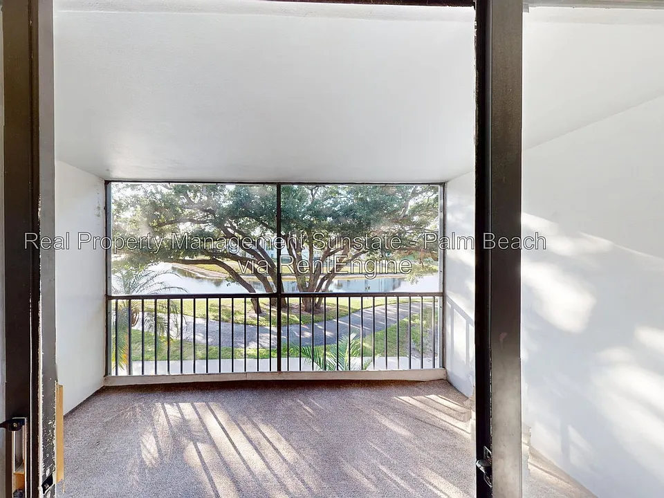 1015 Green Pine Blvd #C2
