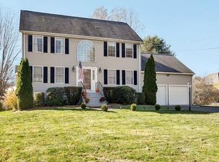 62 Elm St, Franklin, MA 02038