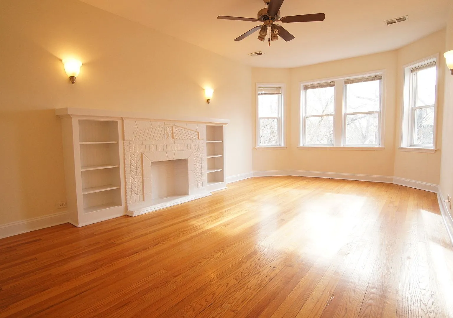 3 bed, 2.0 bath, 1533 sqft, $3,450 — Photo 1