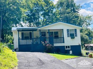 228 Maple View Rd, Bluefield, WV 24701