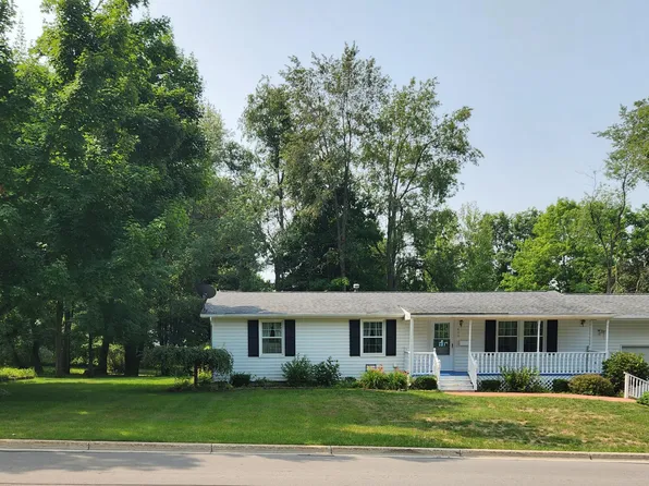 400 Parkwood Dr, Jonesville, MI 49250