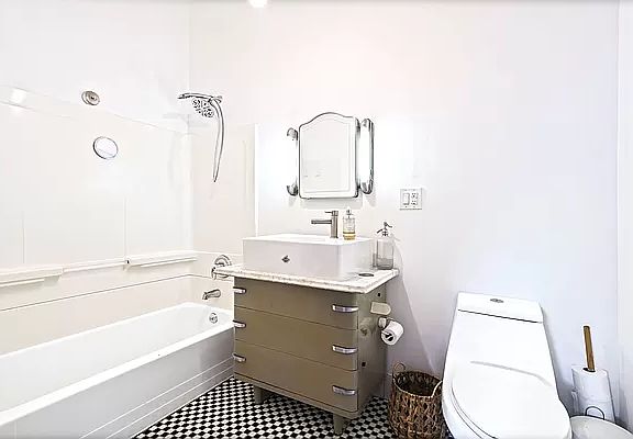 5th image of 251 19th St APT 2C