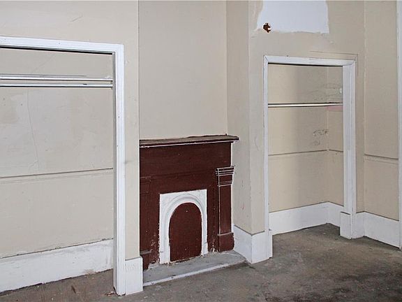 3rd image of 1618-20 Touro St
