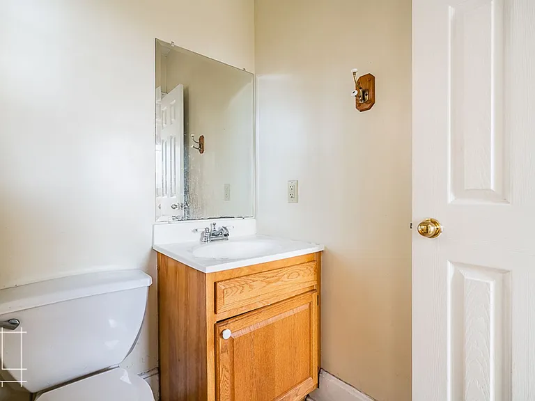 1448 Summit St — Photo 17
