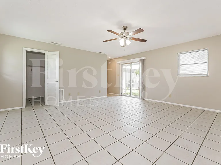 687 SW Heather St — Photo 10