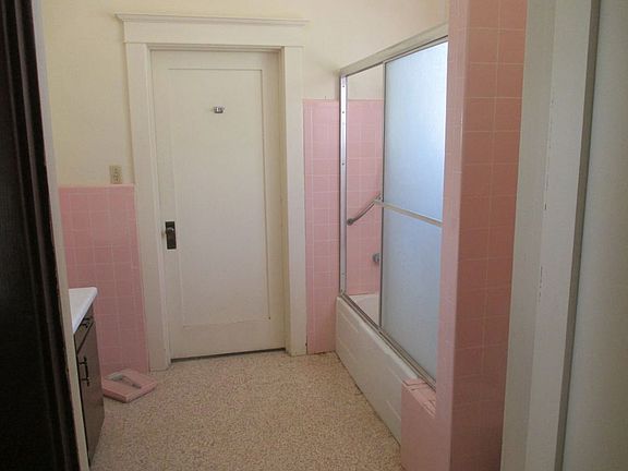 3rd image of 399 Chase Creek St
