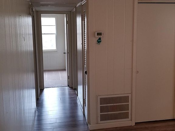 4th image of 410 S Maple St