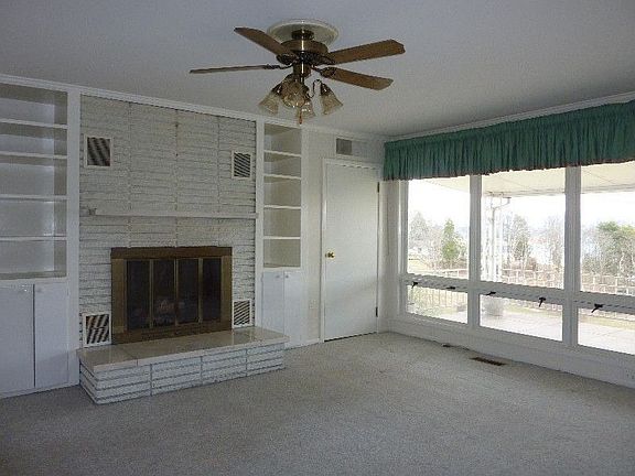 2nd image of 1272 Lakeview Dr