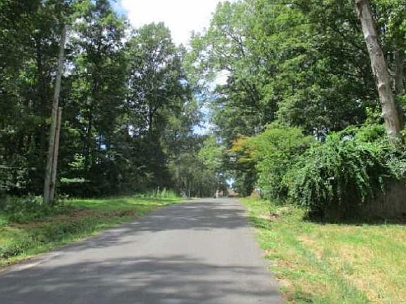 Exterior Neighborhood (street photo)