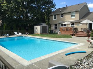 1411 Falcon Dr, Troy, MI 48098