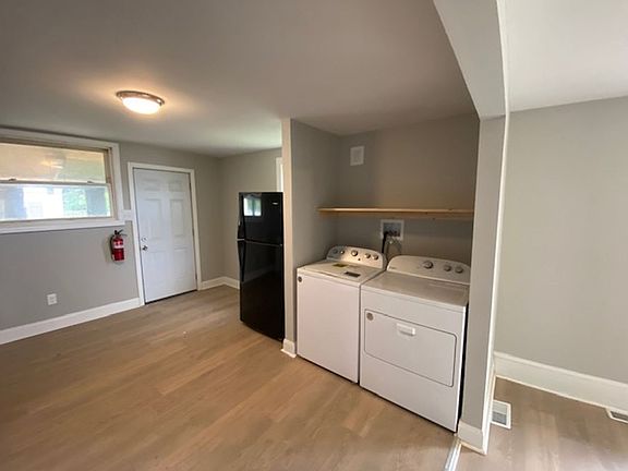 5th image of 309 E Oak St Unit 1