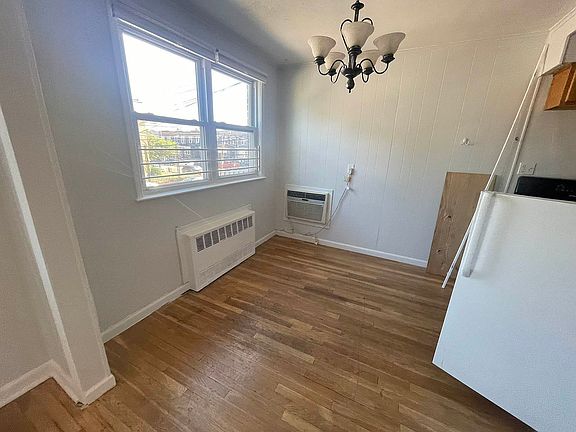 3rd image of 23-90 33rd St #B