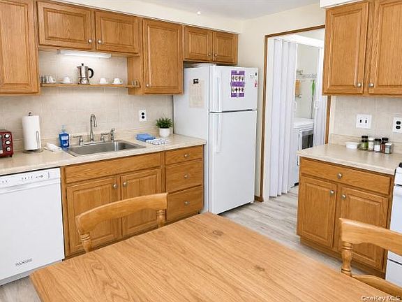 2nd image of 58 Glenmere Lane