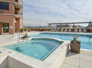 105 Gorge Rd, Edgewater, NJ 07020