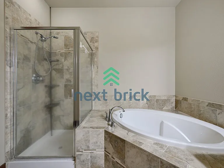 3813 NE 3rd Pl — Photo 21