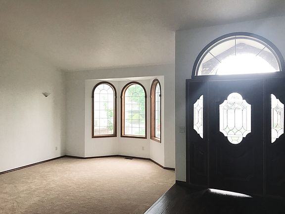 Entrance & living room