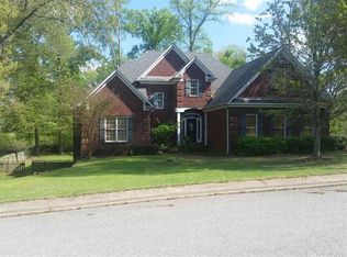 24 Southpointe Dr, Jackson, TN 38305