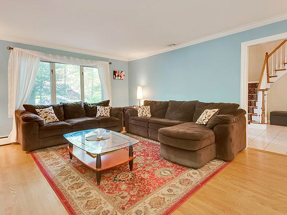 5th image of 3 Herter Pl