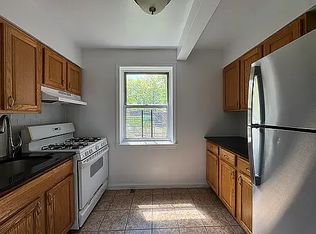 28-10 172nd St #1A, Flushing, NY 11358