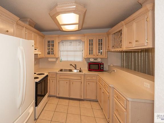 4th image of 1735 Carnation Dr