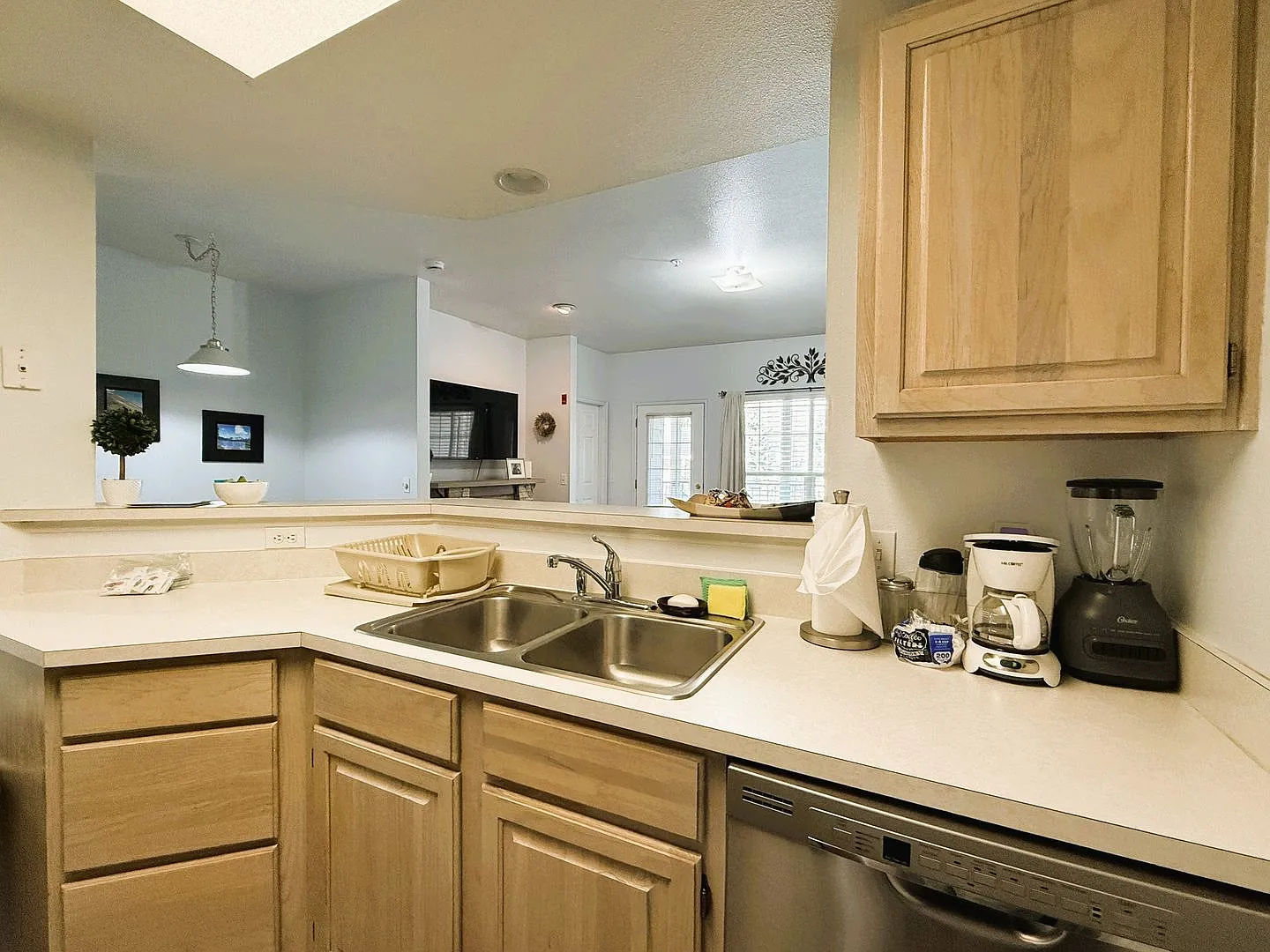 Canyon Creek Condo - 6 Month Lease - Furnished — Photo 4