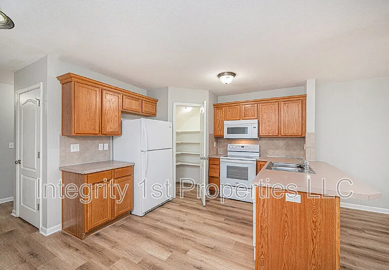 5926 NW 90th Ter — Photo 7