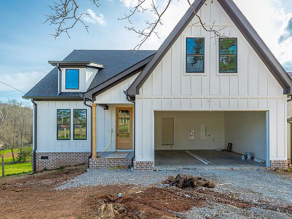 2nd image of 674 Courtney Ln