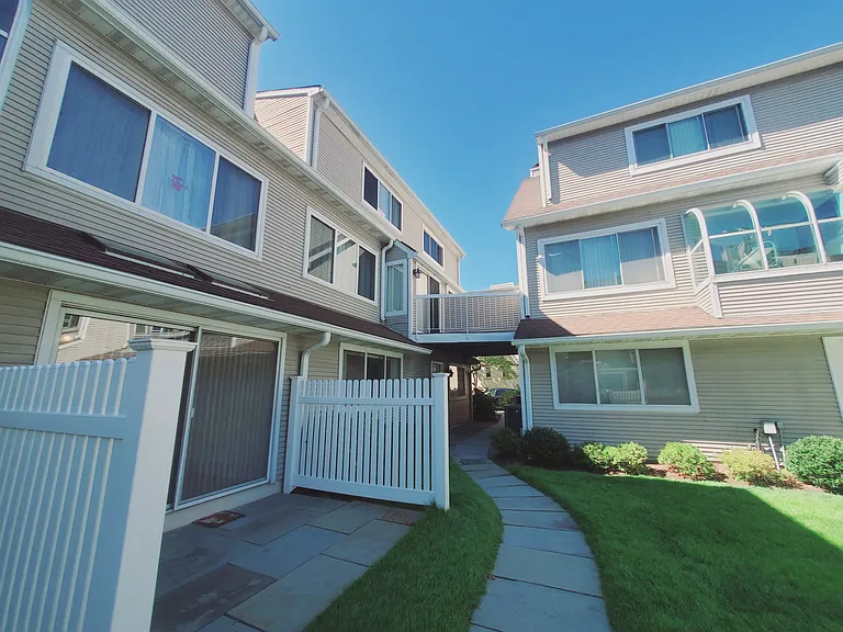 1900 Summer St #W — Photo 10