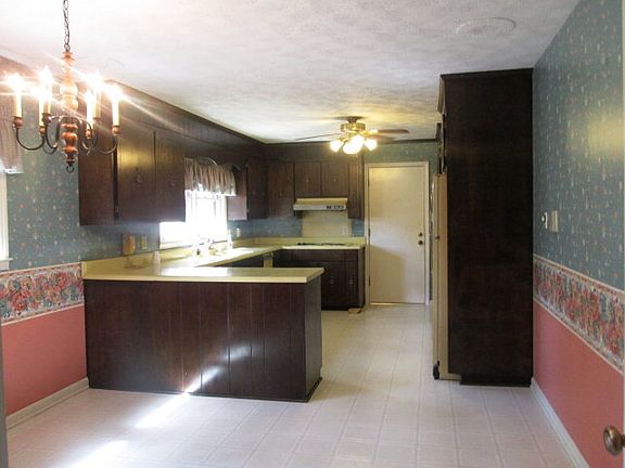 3rd image of 6541 Shawn Dr