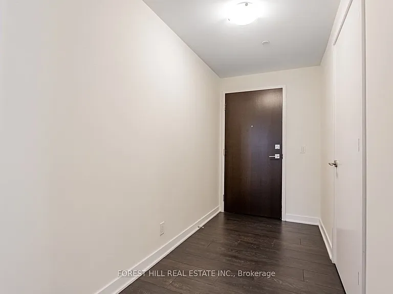 2221 Yonge St #5702 — Photo 4
