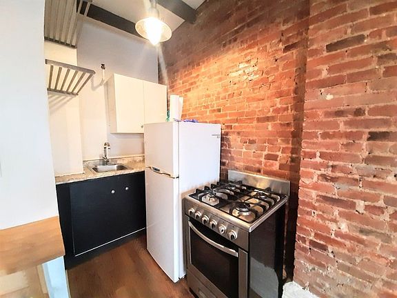 3rd image of 522 Putnam Ave APT 3R