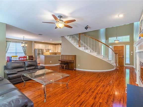 4th image of 8813 Holloway Ln