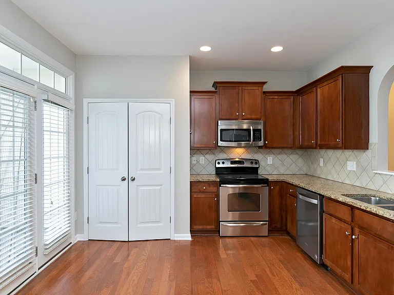 514 Dragby Ln — Photo 12