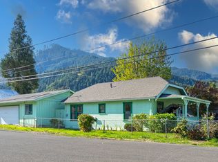 131 SE 4th St, Canyonville, OR 97417