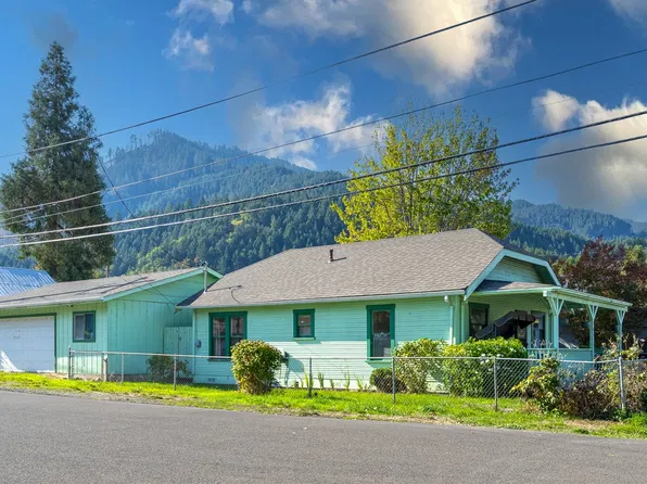131 SE 4th St, Canyonville, OR 97417