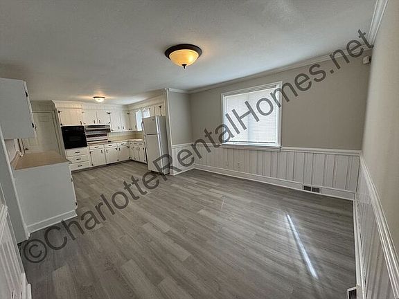 4th image of 2116 Tarlton Dr