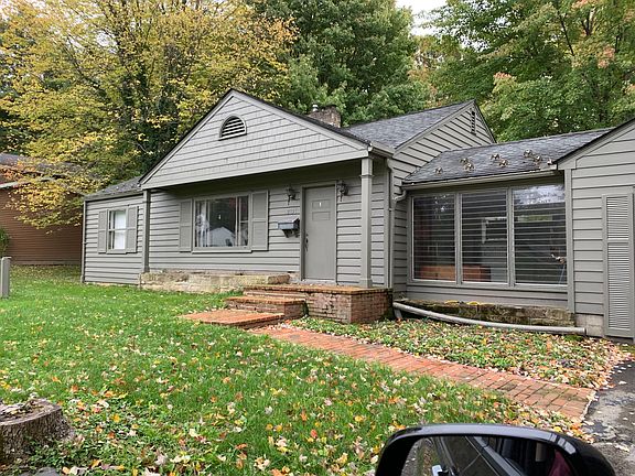 2nd image of 2851 Howell Dr