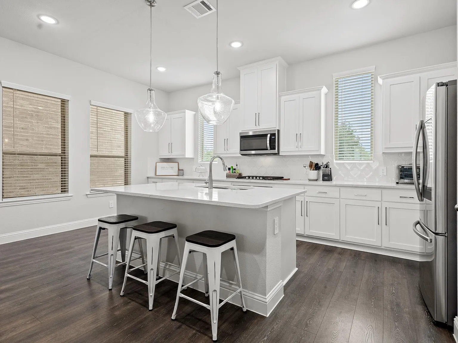 2 bed, 1809 sqft, $2,600 — Photo 2