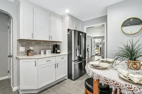 3 bed, 1120 sqft, $3,985 — Photo 3
