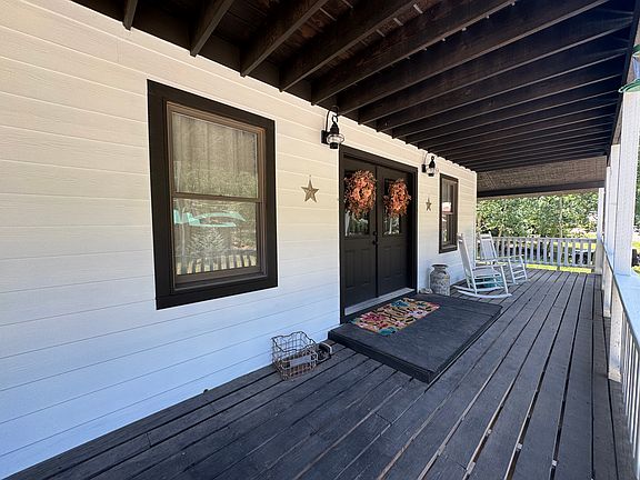 5th image of 1102 Maple Dr