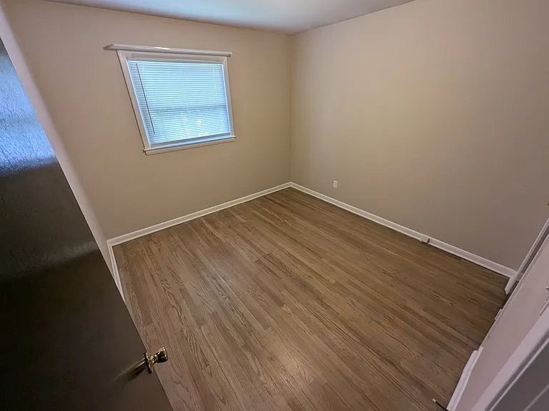 Colonial Apartments - 105 Bloomfield St — Photo 10